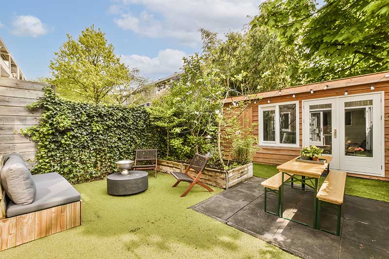 building outdoor kitchens